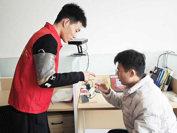 盐城师范学院药学院：研以致用护呼吸，青春实践暖校园